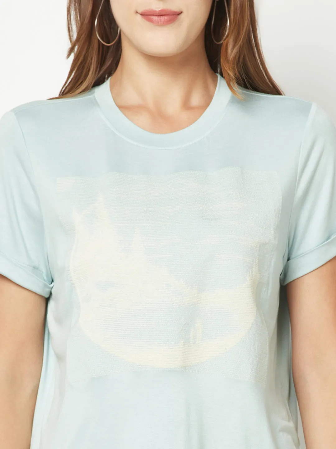 Embroidered blue t-shirt