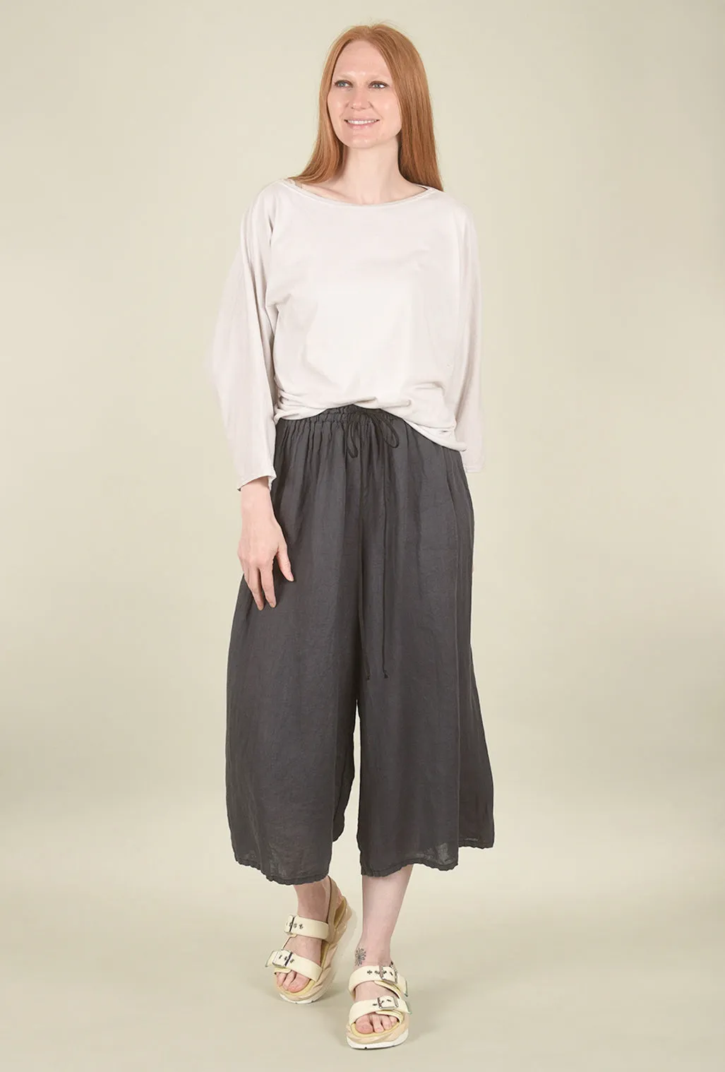 Luna Tee, Ashby White